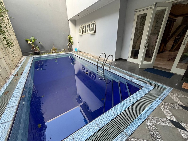 Rumah Mewah Posisi Hook Siap Huni dengan Hunian Nyaman dan Asri @Bintaro