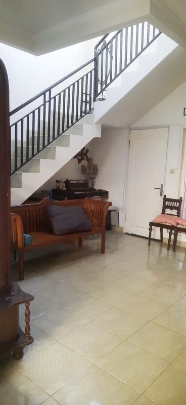 Rumah 2 Lantai, Bangunan Kokoh dan Rapih, Bebas banjir Lokasi strategis dekat ST. Sudimara