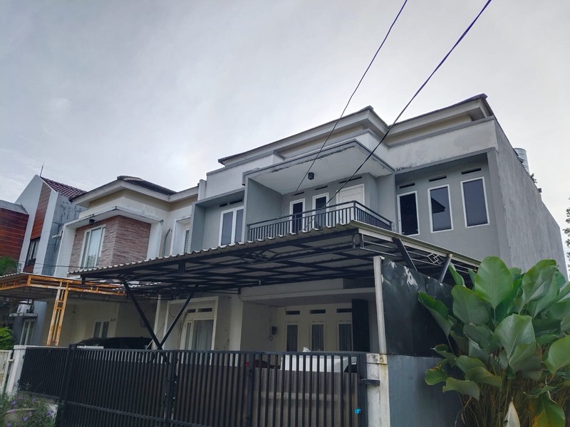 Rumah 2 Lantai, Bangunan Kokoh dan Rapih, Bebas banjir Lokasi strategis dekat ST. Sudimara