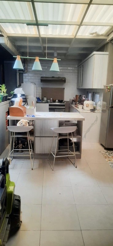 Rumah 2 Lantai, Bangunan Kokoh dan Rapih, Bebas banjir Lokasi strategis dekat ST. Sudimara