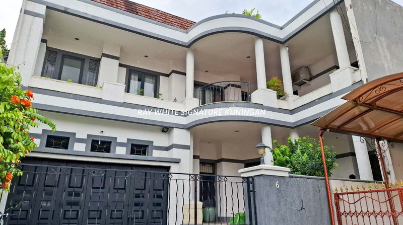 Rumah Siap Huni Lokasi Prime di Pondok Indah