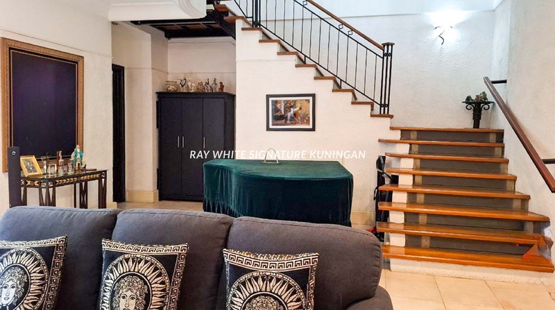 Rumah Siap Huni Lokasi Prime di Pondok Indah