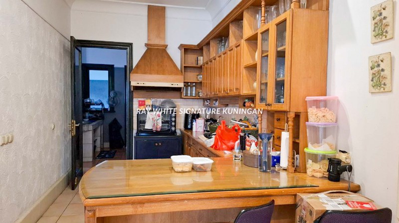 Rumah Siap Huni Lokasi Prime di Pondok Indah