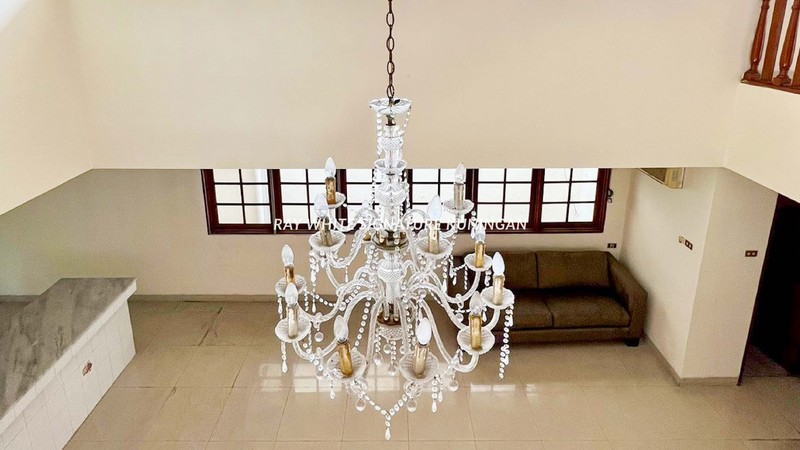 Rumah Lama Terawat di Pondok Indah, Jakarta Selatan