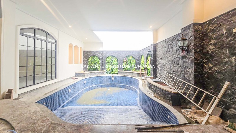 Rumah Baru dan Mewah di Lokasi Prestisius Pondok Indah