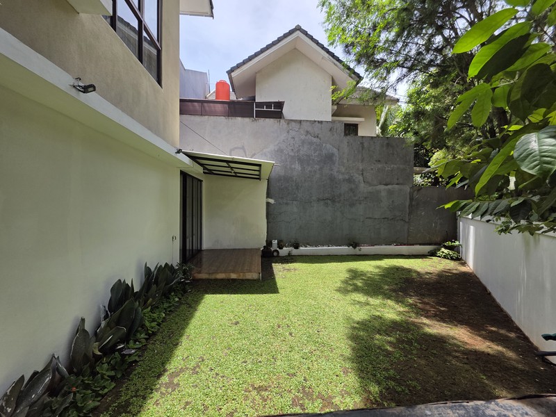 Rumah Bagus Hook Siap Huni Asri di Discovery Cielo, Bintaro Jaya Sektor 9
