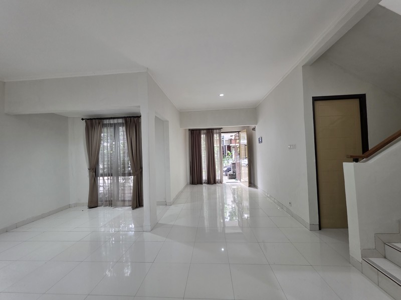 Rumah Bagus Hook Siap Huni Asri di Discovery Cielo, Bintaro Jaya Sektor 9