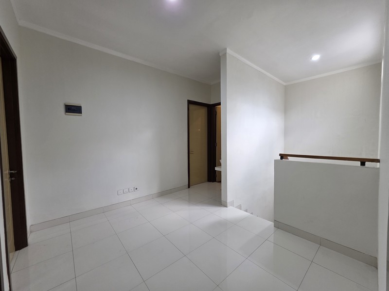 Rumah Bagus Hook Siap Huni Asri di Discovery Cielo, Bintaro Jaya Sektor 9