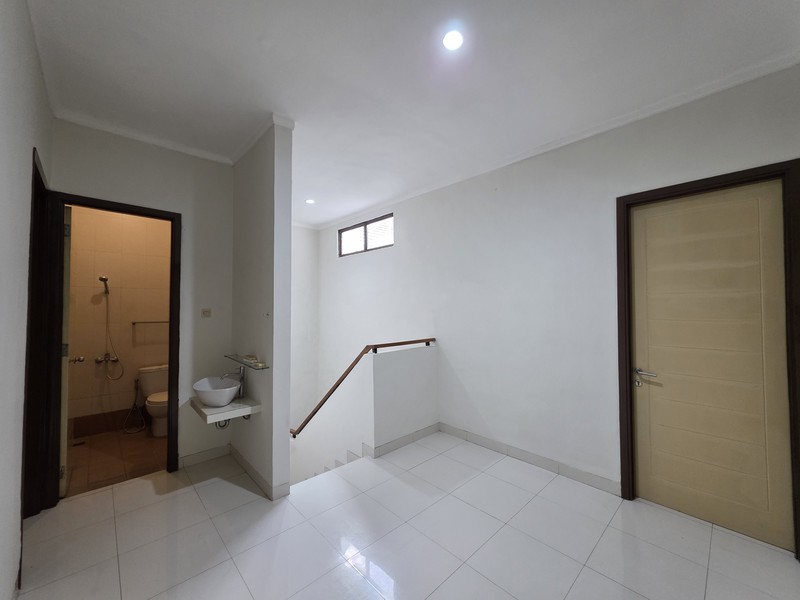 Rumah Bagus Hook Siap Huni Asri di Discovery Cielo, Bintaro Jaya Sektor 9