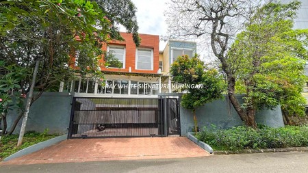 Rumah Design Tropical Modern Siap Huni 3 Lantai di Pondok Indah