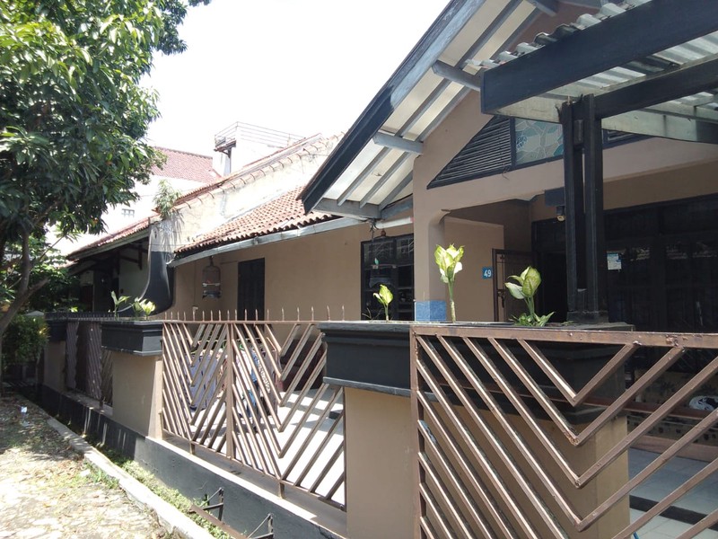 Rumah Besar di Komplek Margahayu Raya Soekarno Hatta