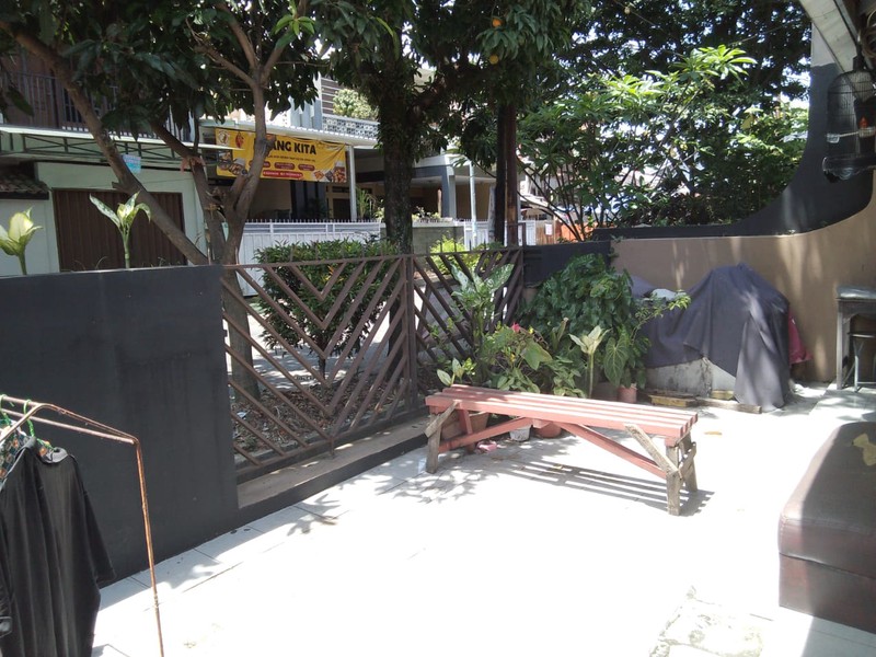 Rumah Besar di Komplek Margahayu Raya Soekarno Hatta