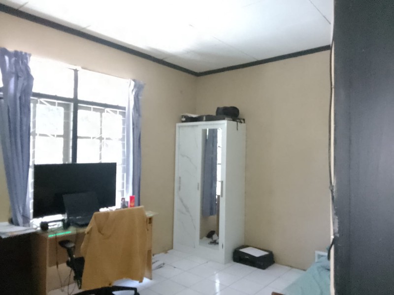 Rumah Besar di Komplek Margahayu Raya Soekarno Hatta