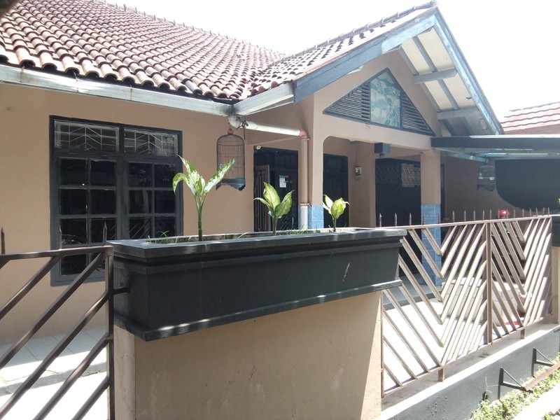 Rumah Besar di Komplek Margahayu Raya Soekarno Hatta