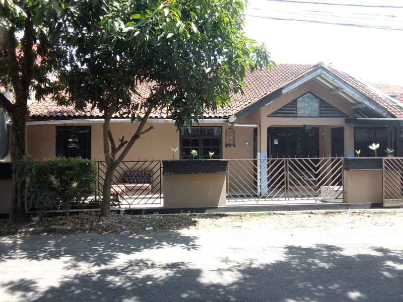 Rumah Besar di Komplek Margahayu Raya Soekarno Hatta
