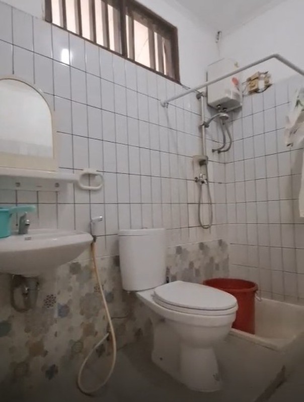 Rumah Cluster Pinggir Jalan Raya Strategis Dekat Ke Stasiun Kereta Api