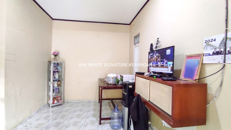 Rumah Lama Siap Huni Akses Strategis di Kramat Jati