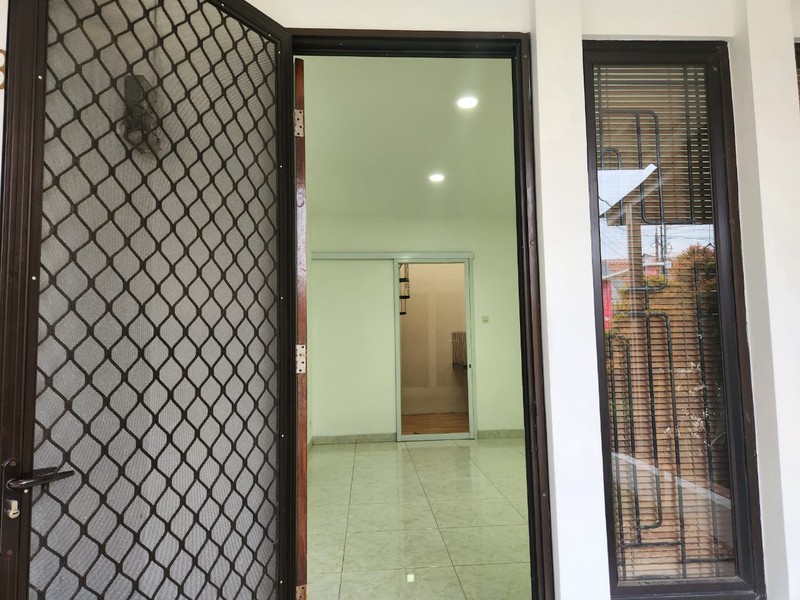 Rumah Bagus 2 Lantai Dalam Cluster Siap Huni dengan Hunian Nyaman dan Asri @Ciputat