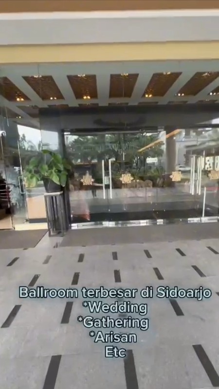 Disewakan Gedung Ex Resto Sidoarjo Kota - Raya Kahuripan Nirwana -kapasitas Ballroom 1000 Orang - Nol Jalan Raya - Parkiran Mobil Luas - 4 Unit Lift - Furnished Cocok Buat Segala Usaha