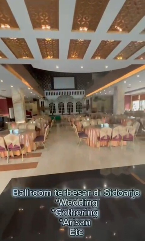 Disewakan Gedung Ex Resto Sidoarjo Kota - Raya Kahuripan Nirwana -kapasitas Ballroom 1000 Orang - Nol Jalan Raya - Parkiran Mobil Luas - 4 Unit Lift - Furnished Cocok Buat Segala Usaha