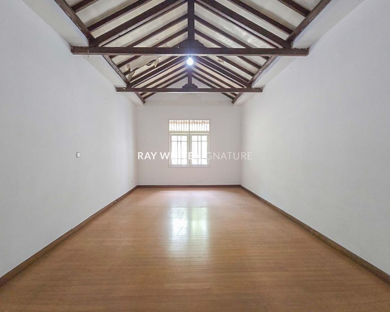 Rumah 2 Lantai Area Komplek di Jl Bintaro Utara