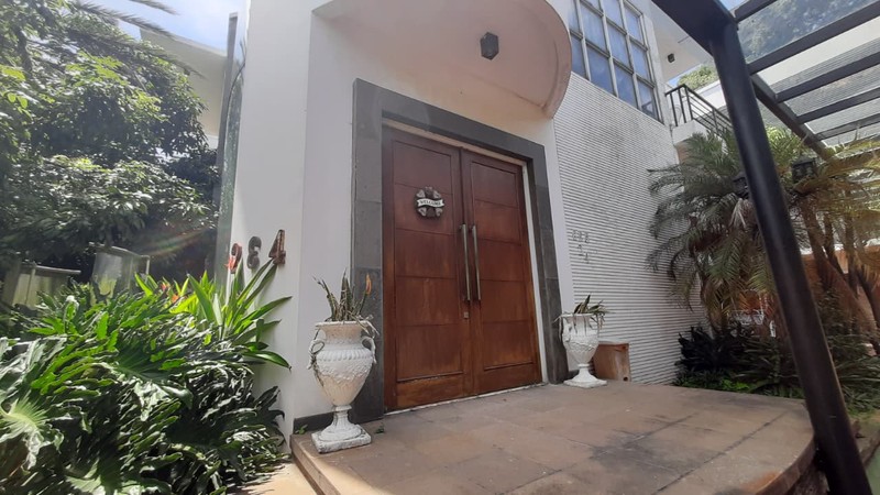 Rumah Asri dan Nyaman Lokasi Strategis di  Bintaro Jaya, Tangerang Selatan