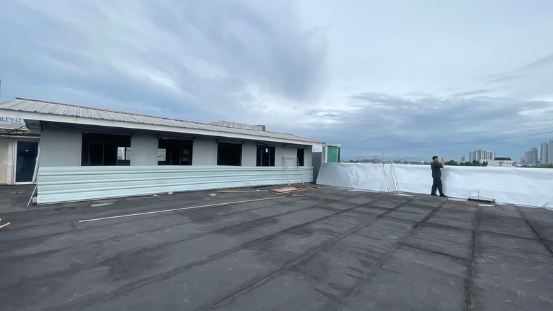 DISEWAKAN! RUANG USAHA COCOK UNTUK ROOFTOP BAD DI PRIME AREA WOLTER MONGINSIDI