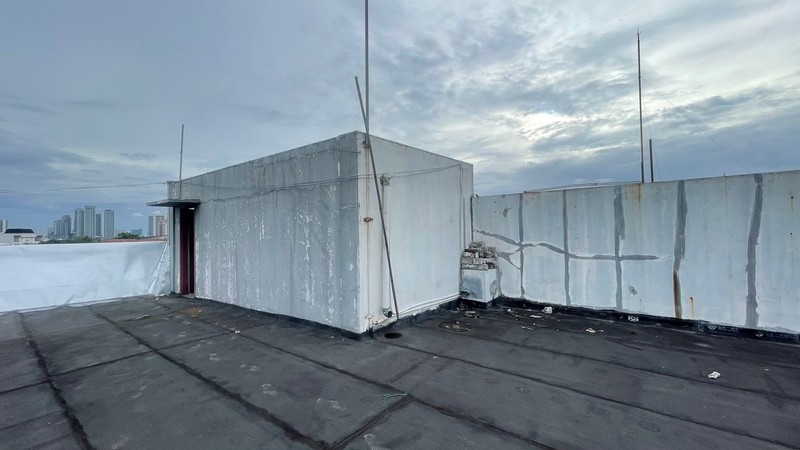 DISEWAKAN! RUANG USAHA COCOK UNTUK ROOFTOP BAD DI PRIME AREA WOLTER MONGINSIDI