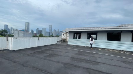 DISEWAKAN! RUANG USAHA COCOK UNTUK ROOFTOP BAD DI PRIME AREA WOLTER MONGINSIDI