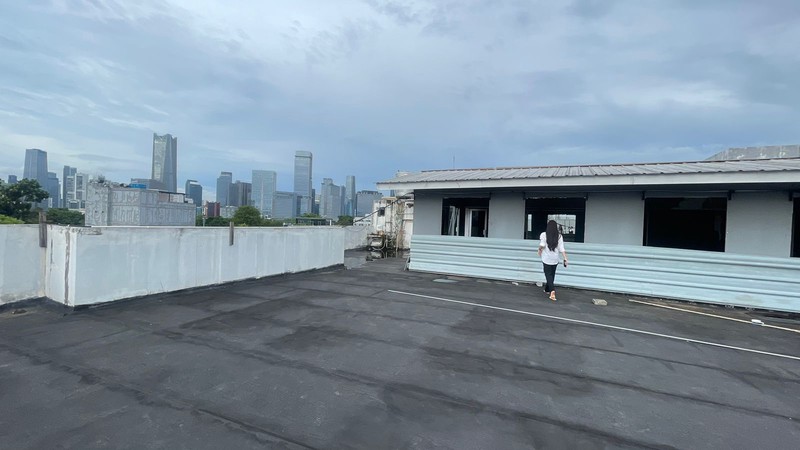 DISEWAKAN! RUANG USAHA COCOK UNTUK ROOFTOP BAD DI PRIME AREA WOLTER MONGINSIDI