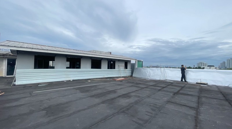DISEWAKAN! RUANG USAHA COCOK UNTUK ROOFTOP BAD DI PRIME AREA WOLTER MONGINSIDI