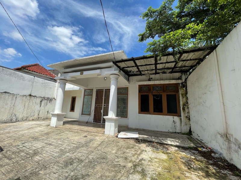 DISEWAKAN CEPAT! RUMAH COCOK UNTUK KANTOR DI HAJI SAIDI PASAR MINGGU 