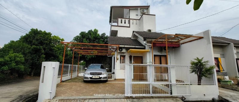 Dijual rumah di hook 3 lantai di Harvest city cibubur