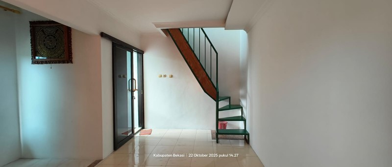 Dijual rumah di hook 3 lantai di Harvest city cibubur