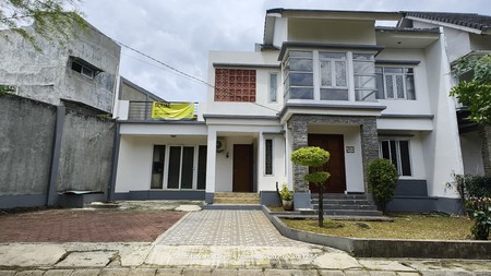 Dijual rumah cantik 2 tingkat dengan 3 parkir di bintaro permai dekat ke 4 toll