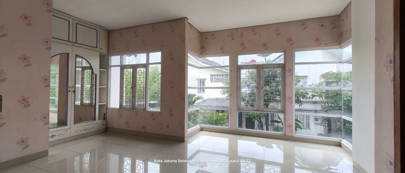 Dijual rumah cantik 2 tingkat dengan 3 parkir di bintaro permai dekat ke 4 toll