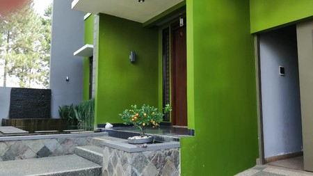 Rumah 2 Lantai di Komplek Pondok Hijau