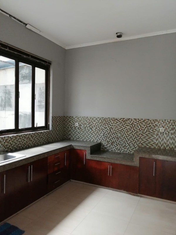 Rumah 2 Lantai di Komplek Pondok Hijau