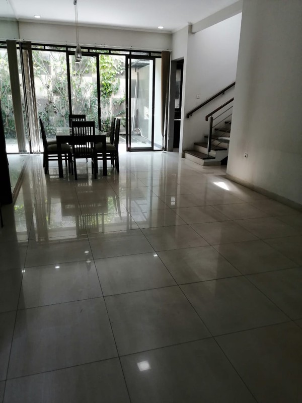 Rumah 2 Lantai di Komplek Pondok Hijau