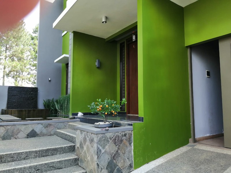 Rumah 2 Lantai di Komplek Pondok Hijau