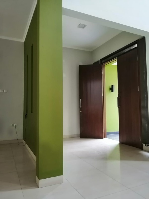 Rumah 2 Lantai di Komplek Pondok Hijau