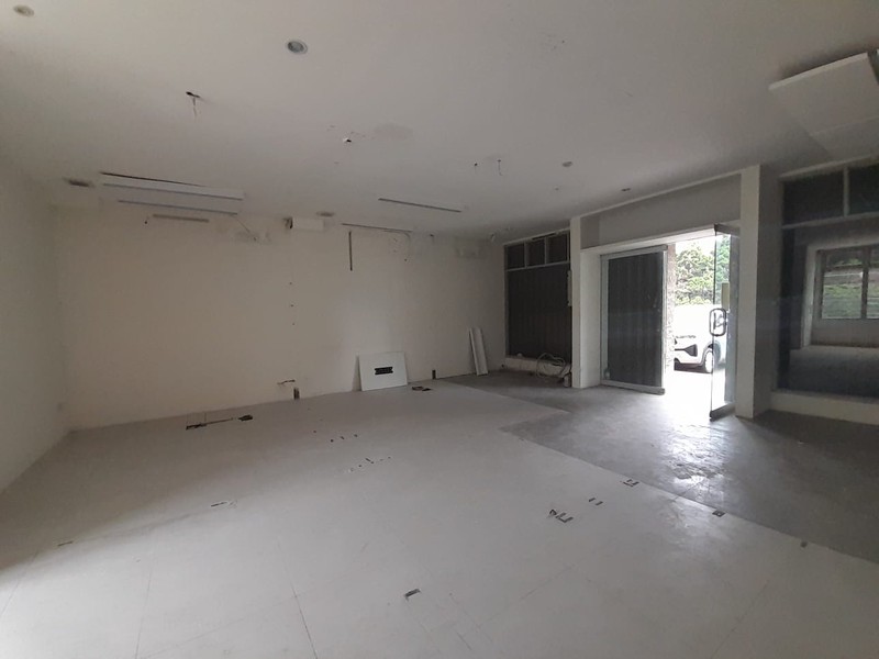 Disewa Ruko Setra Duta Strategis Dekat Patung Tangan