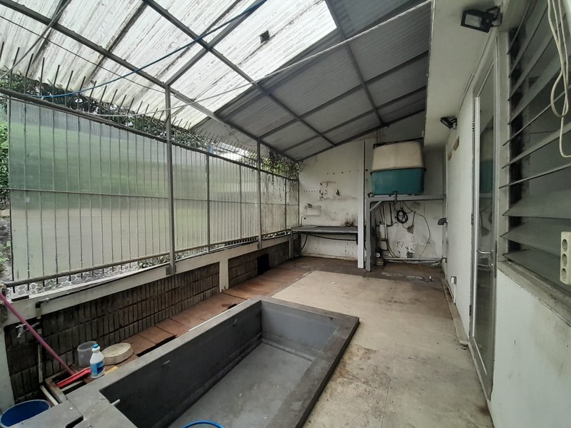 Disewa Ruko Setra Duta Strategis Dekat Patung Tangan