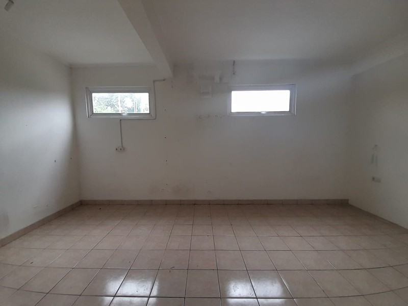 Disewa Ruko Setra Duta Strategis Dekat Patung Tangan