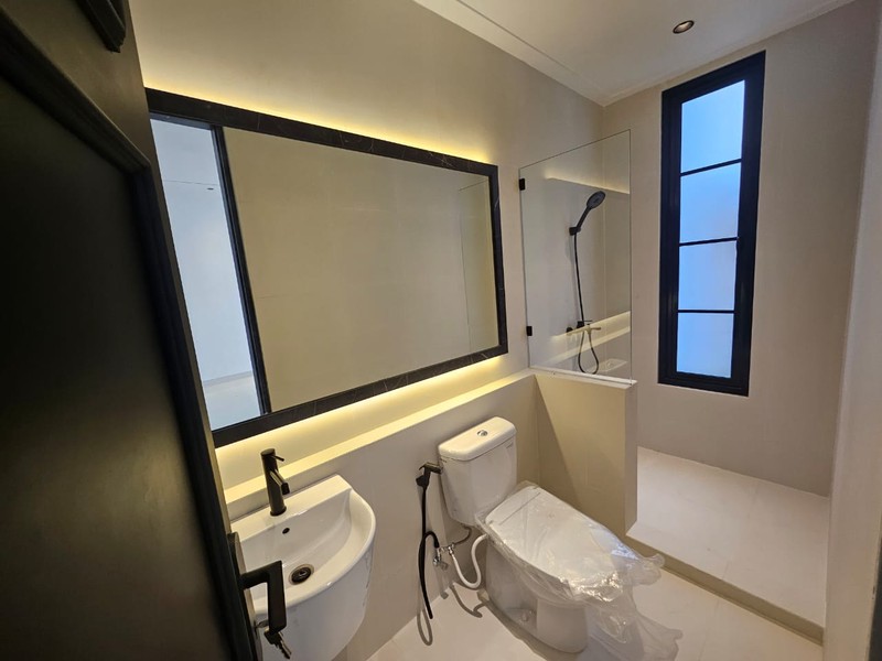 Dijual Rumah Baru Gress Dua Lantai  Purimas Regency Gunung Anyar, Minimalis TROPIS 