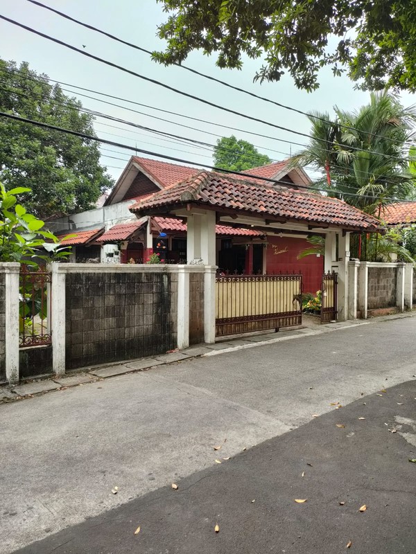 Rumah luas di Kawasan tenang dekat kemana mana di pondok labu