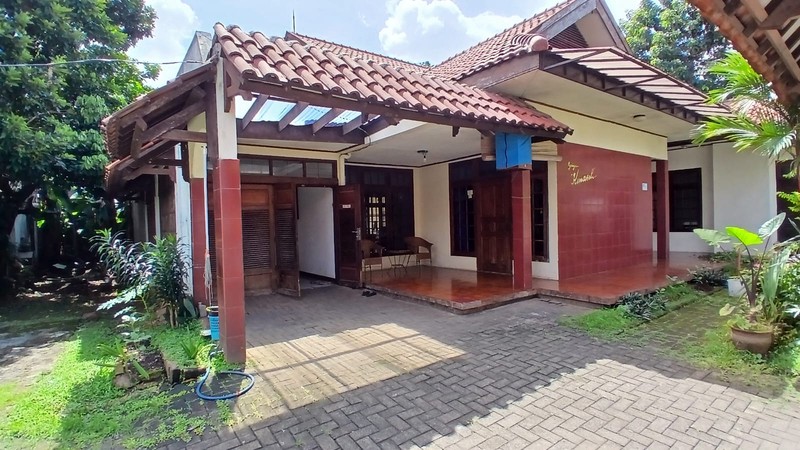 Rumah luas di Kawasan tenang dekat kemana mana di pondok labu