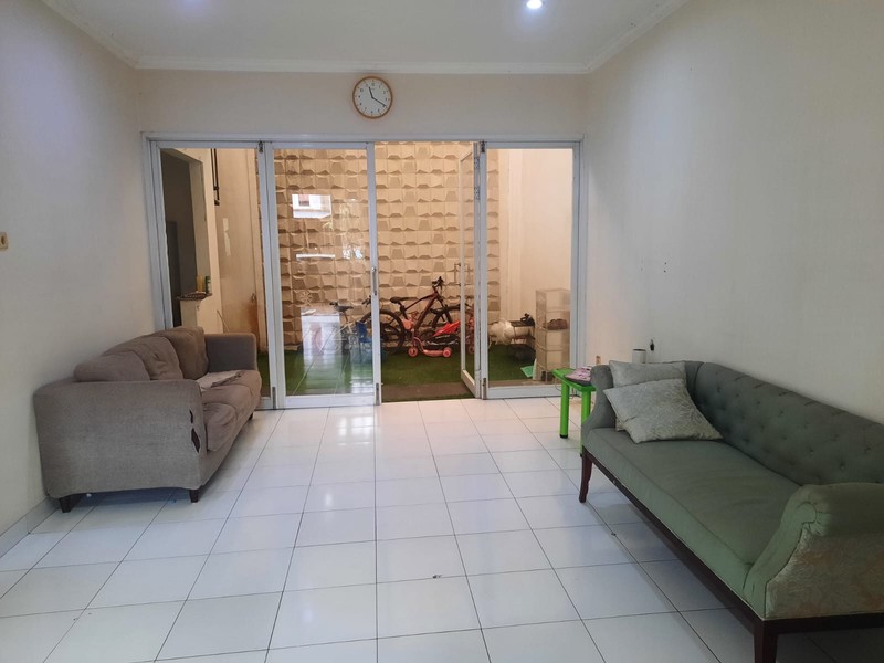 Rumah 2 Lantai di Ciputat KT 3+1 KM 3+1 Surat SHM.