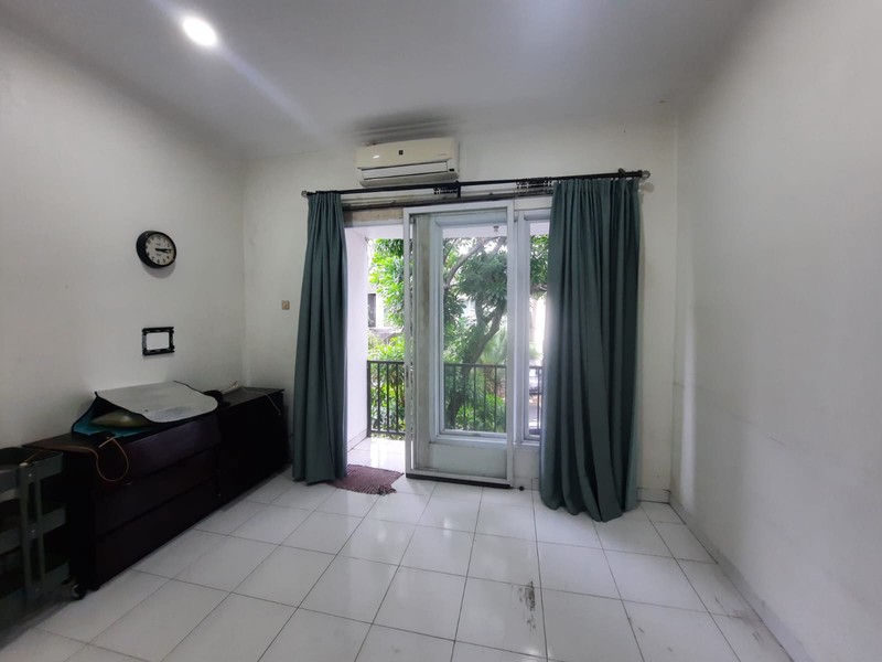 Rumah 2 Lantai di Ciputat KT 3+1 KM 3+1 Surat SHM.