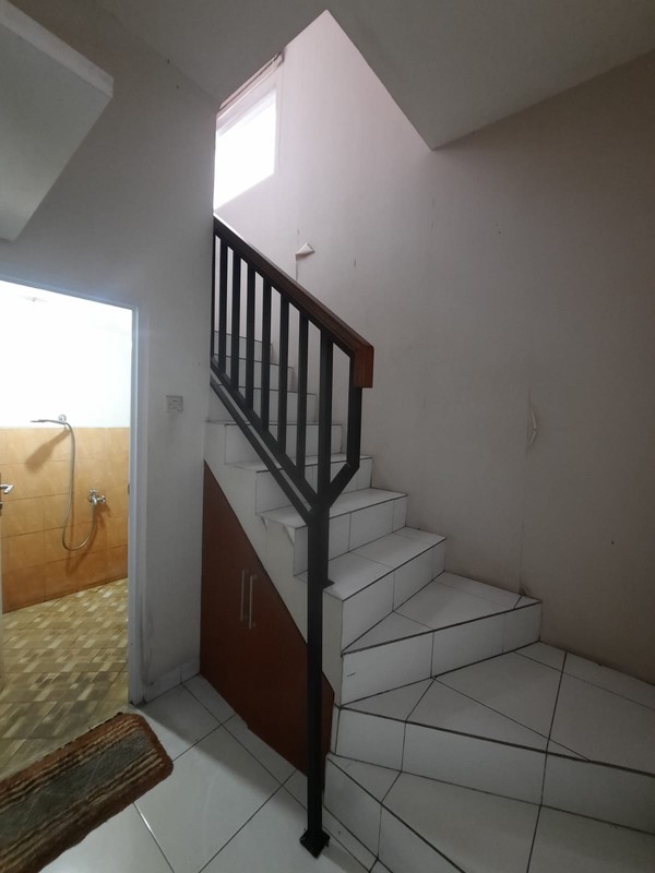 Rumah 2 Lantai di Ciputat KT 3+1 KM 3+1 Surat SHM.